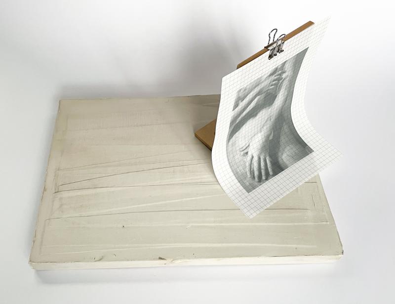 CHITON objekt. 2025. Gipsafstøbning og opstillet foto