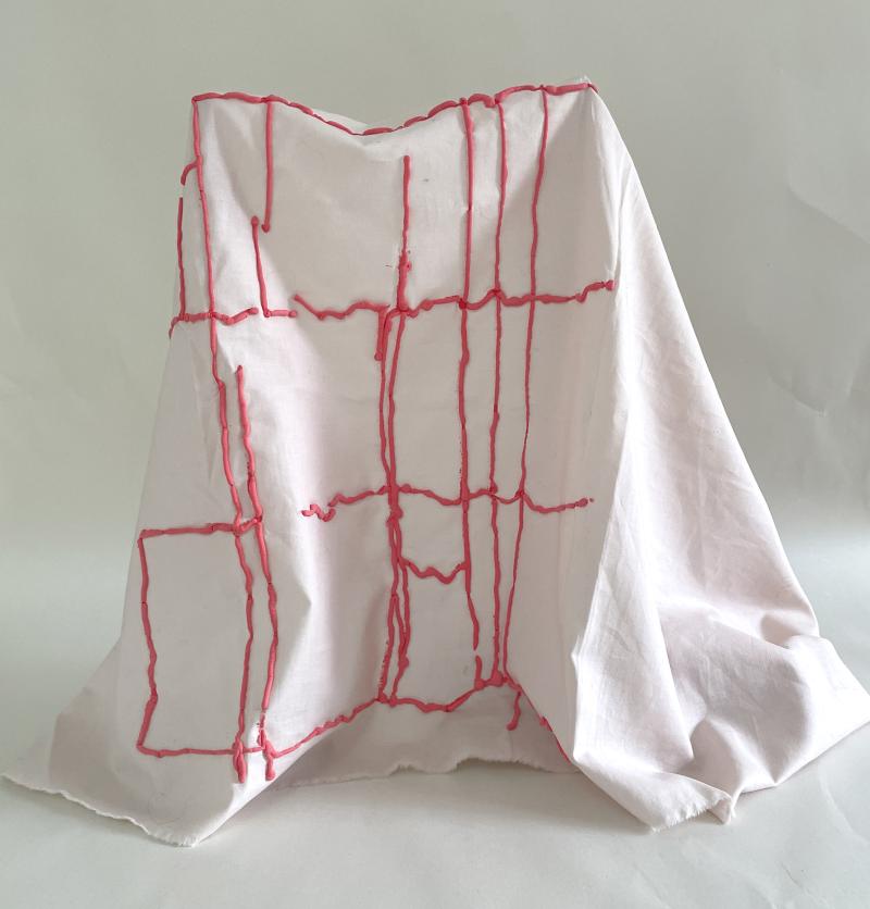 CHITIN objekt. 2025. Stof og stativ i træ