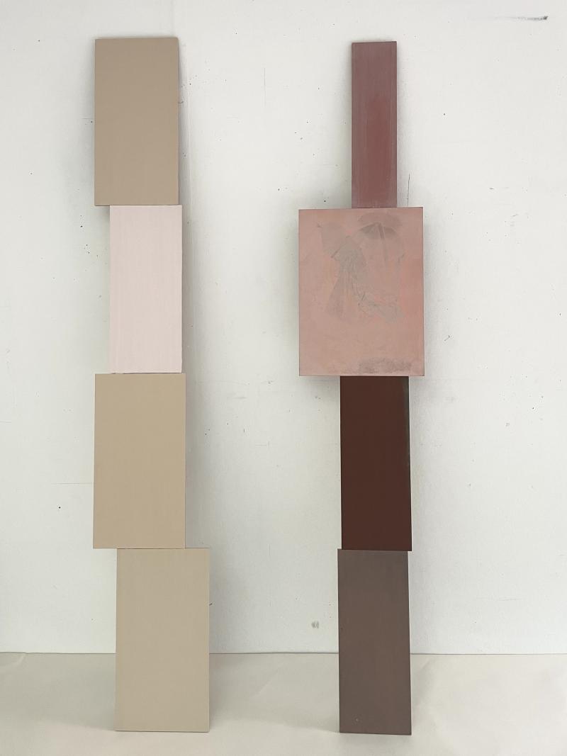 CHITIN objekter. 2025. Bemalet træ på.