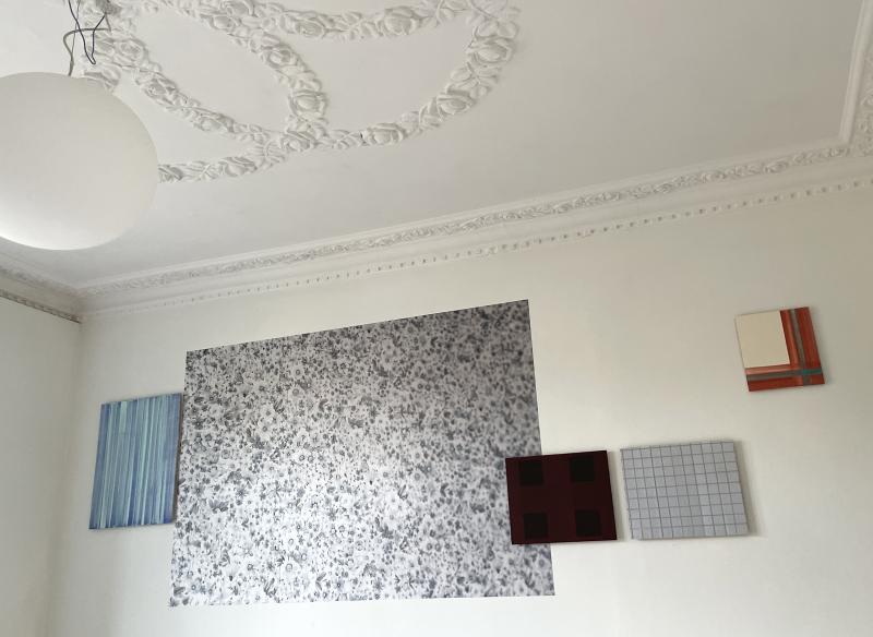 SPOR AF TING. Foto og maleri